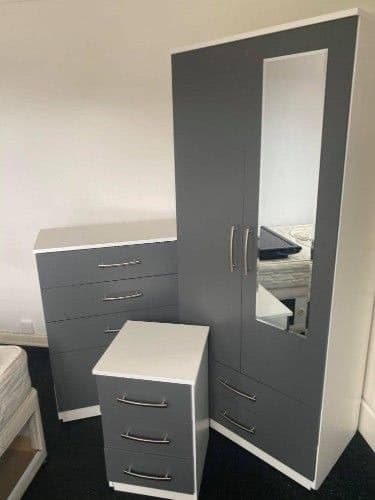 Modern 2-Piece Bedroom Furniture Set - 2 Door 2 Drawer Mirrored Wardrobe & 4 Drawer Chest - Grey & White