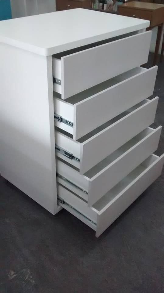 Modern White Handleless 5 Drawer Chest of Drawers