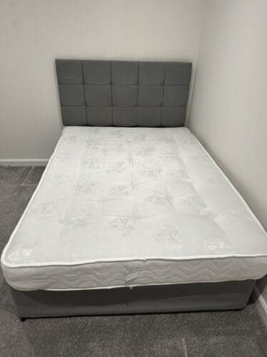 Modern Block-Tufted Divan Bed Set with Mattress