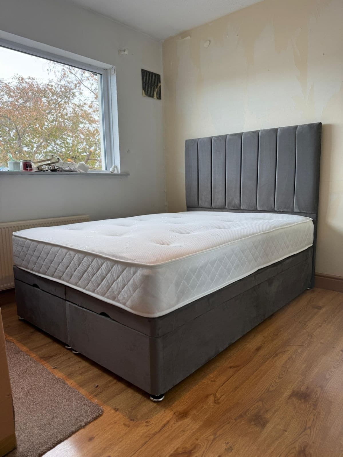 Adeline Waterson Plush Velvet Divan Bed Set with Vertical Panel Headboard & Mattress
